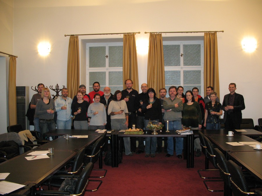 Závěrečné skupinové foto - Pražská archeologická komise...