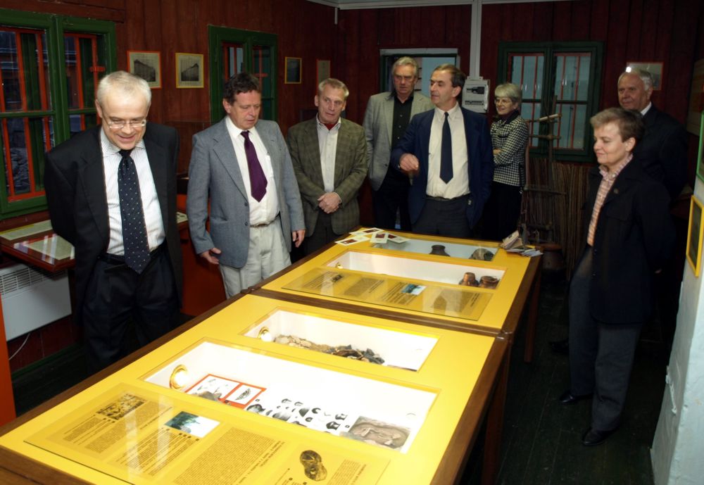 Eurokomisař Vladimír Špidla na návštěvě muzea.