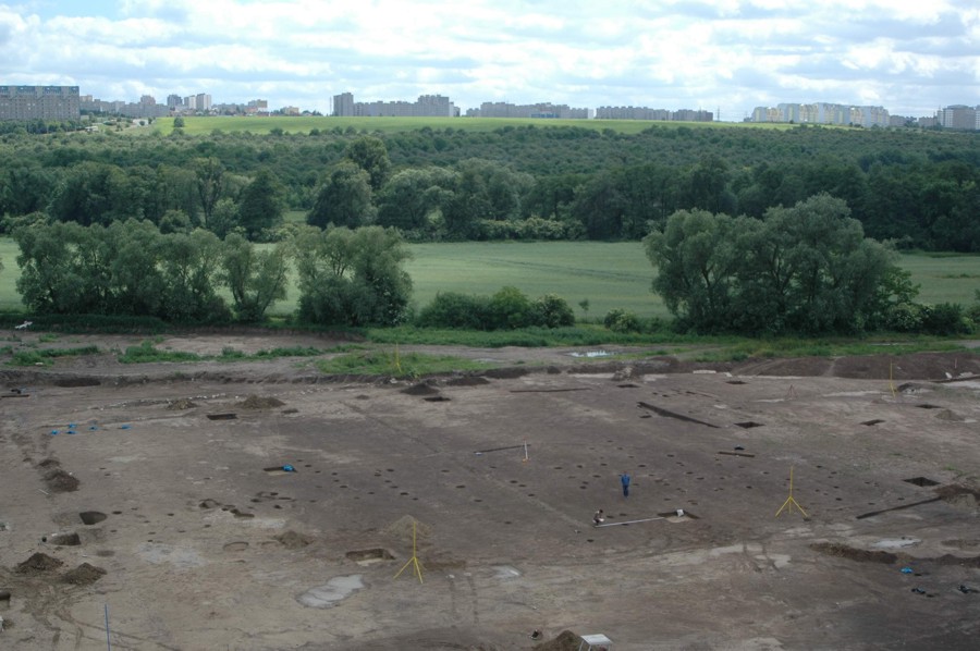 Provádíme rozsáhlé plošné archeologické výzkumy před...