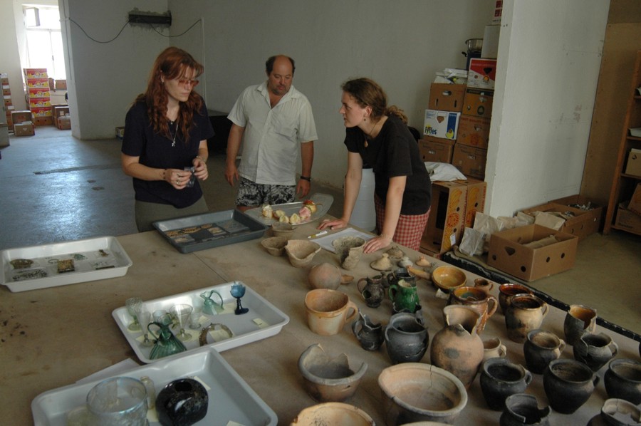 Laboratoře na základní ošetření archeologických nálezů...