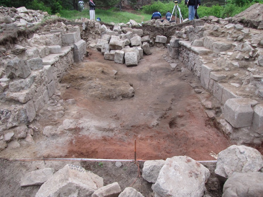 Brána předhradí po dokončení archeologického výzkumu.