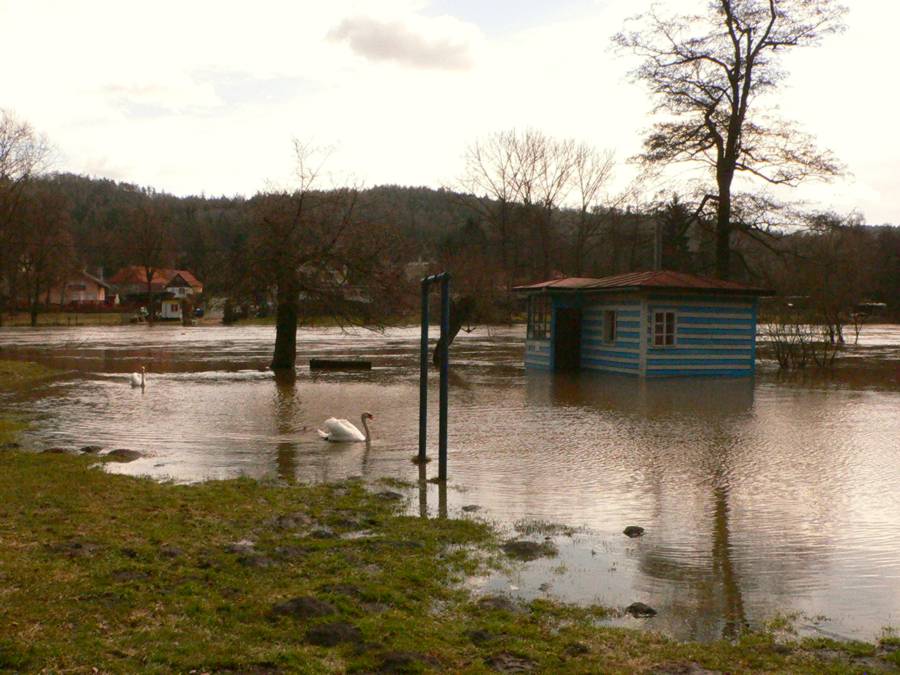 Zaplavená plovárna v roce 2006.