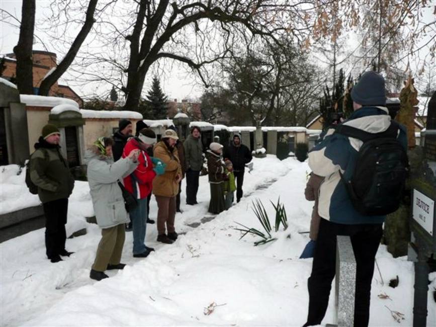 Dejvický hřbitov při kostele sv. Matěje