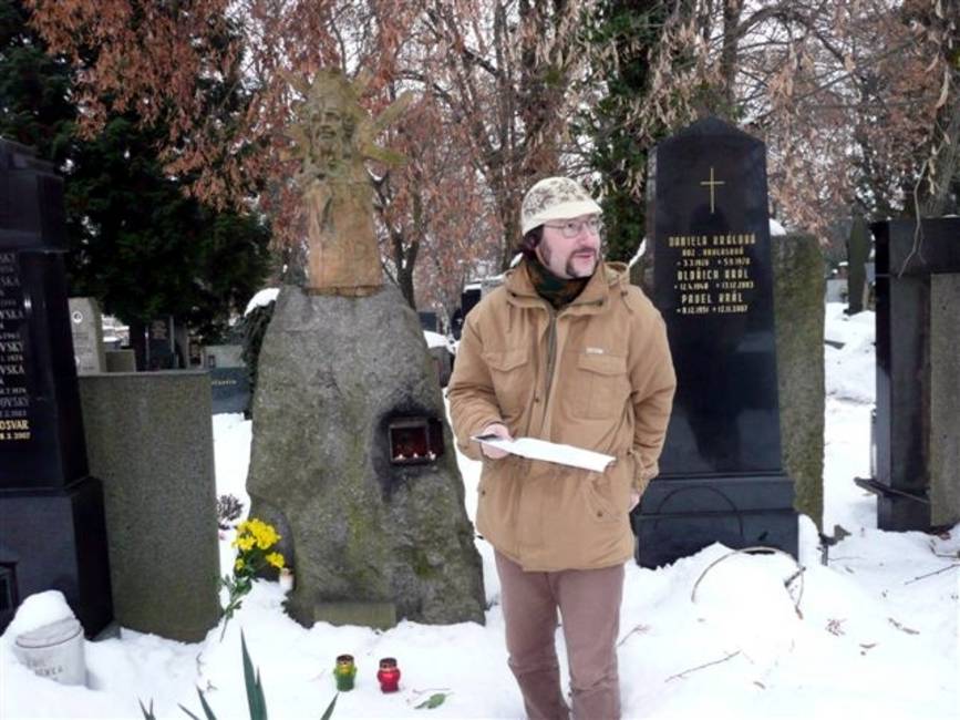 M. M. Kostka u hrobu J. A. Jíry