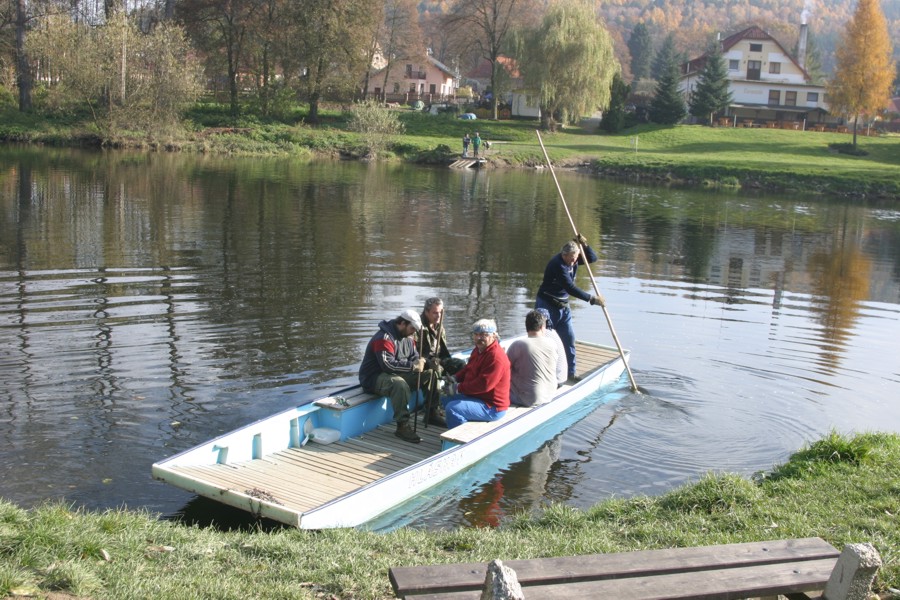 Poslední letošní přívoz směr Zlenice.