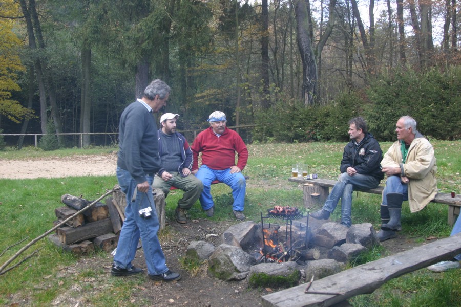 Poslední posezení na podzimní plovárně před příchodem...