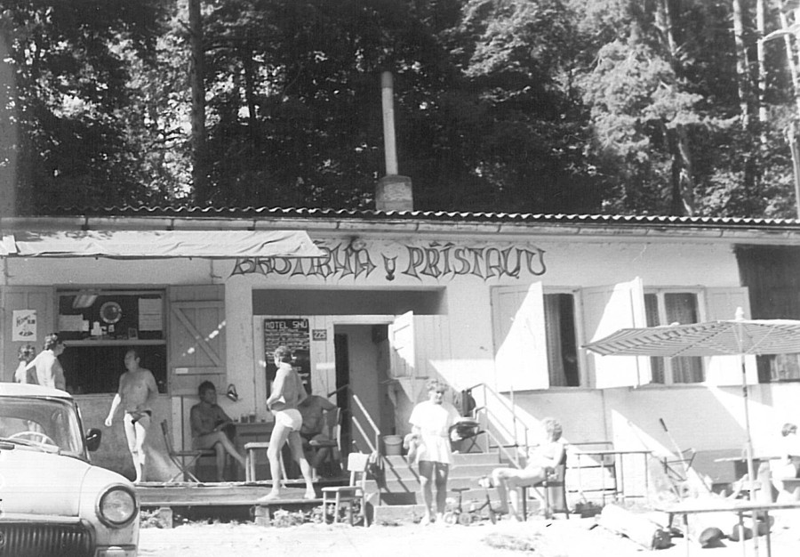 Baštírna u přístavu 1985.