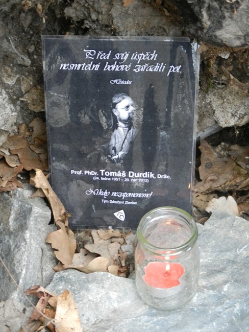 Symbolická vzpomínka na Tomáše Durdíka na hradě Zlenice.