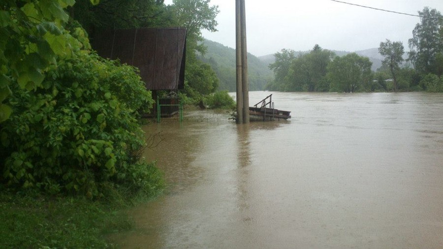 Stoupající Sázava o víkendu 1. a 2. června ještě před...