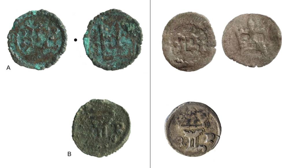 Obr. 12: Dvě nalezené mince a jejich analogie (vpravo)....